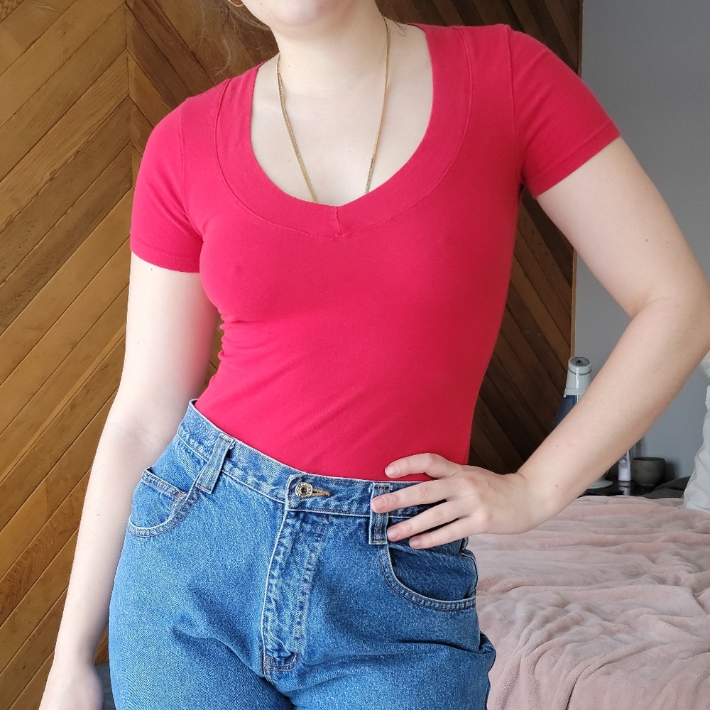 Forever21 Old Style Red Stretchy V Neck 2000s T Shirt